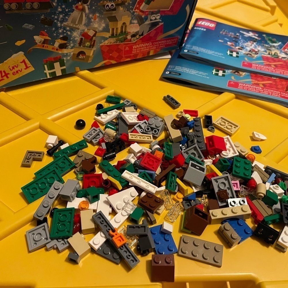 LEGO Christmas Build Up 40222 250pcs 24 in 1 Holiday with Manuals & Open Box